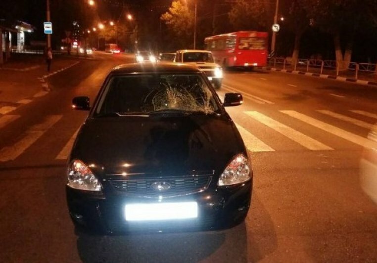 Саратовский водитель сбил на переходе парня с девушкой
